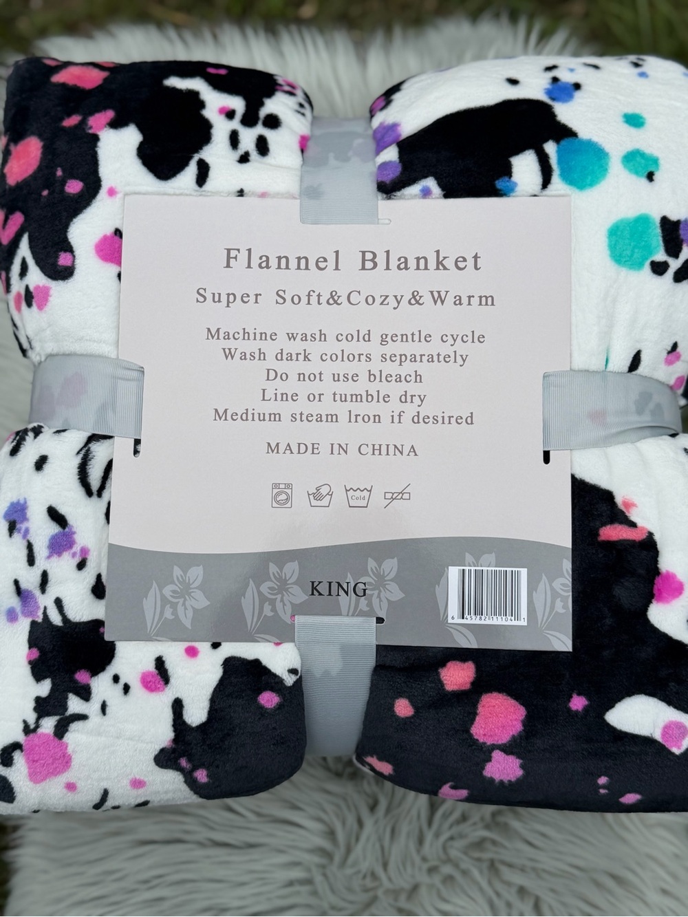 New King size Flannel blanket cowhide thick and cozy black white colorful - Picture 4 of 5